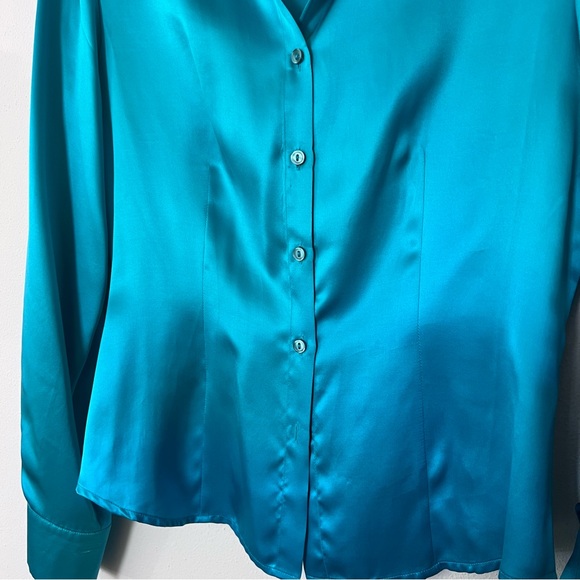 Vintage 100% Silk button up blouse - Picture 5 of 6